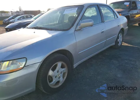 1998 Honda Accord Ex z USA, uszkodzony, nr VIN 1HGCG6678WA202671